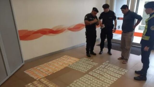 Asombro en Oberá: hallan bolso repleto de divisas.