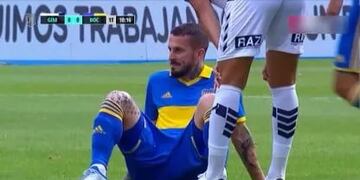 Darío Benedetto se retiró lesionado en el encuentro ante Gimnasia.