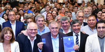 Tucumán innova con la Tarjeta Alimentaria Independencia: "Es única en el país", destacó Jaldo.