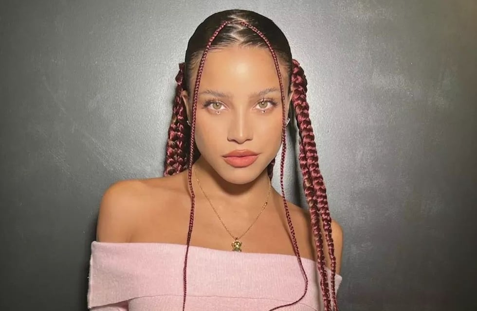 El tremendo look de Emilia Mernes y el picante comentario de Duki en Instagram: “Unas ganas”