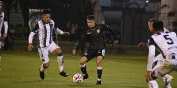Nueva Chicago y Gimnasia de Mendoza, se enfrentaran en Mataderos por la Primera Nacional.