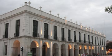 La explanada del Cabildo será el escenario de la obra. (Foto: Wikipedia / Grupo Edisur).