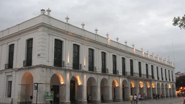 La explanada del Cabildo será el escenario de la obra. (Foto: Wikipedia / Grupo Edisur).