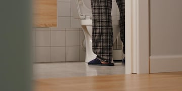 Es muy común que los hombres se levanten de noche al baño.