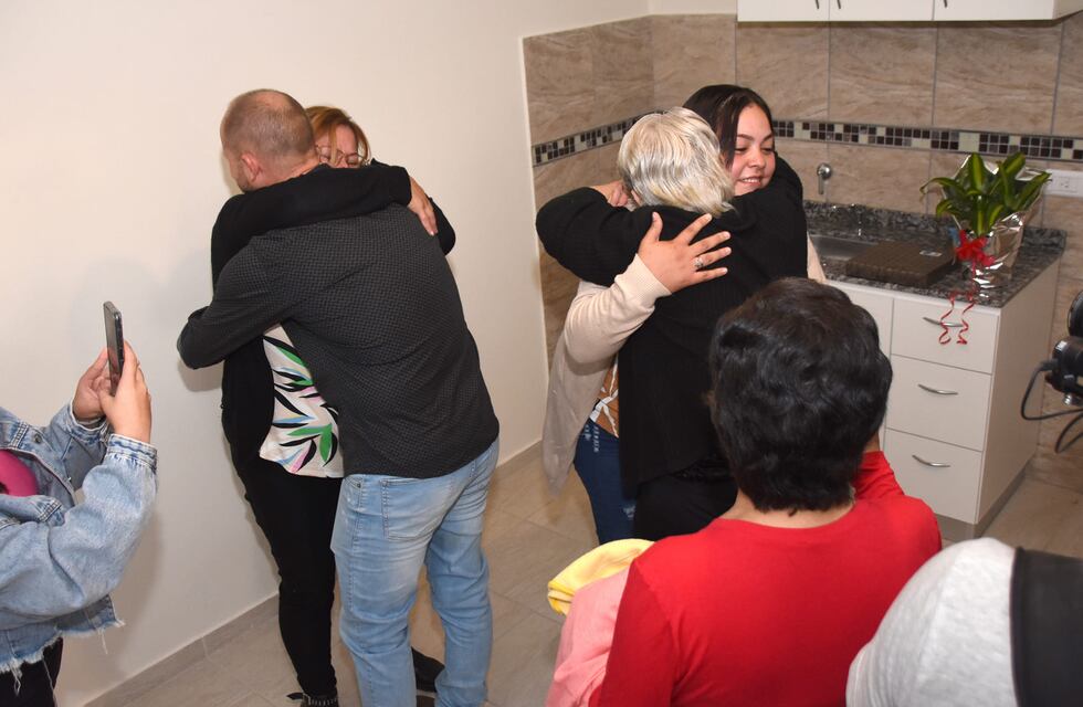 La Municipalidad de Tránsito entregó 4 viviendas y 4 adjudicaciones de planes municipales