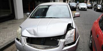 Denuncian que Nadin Martínez y Sebastián Coronel tuvieron un cómplice a bordo del Nissan Sentra.