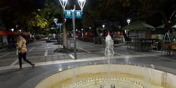 "Revolucionarios", el Free Walking Tour que ofrece la municipalidad por el microcentro mendocino.