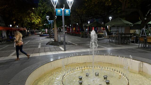 "Revolucionarios", el Free Walking Tour que ofrece la municipalidad por el microcentro mendocino.