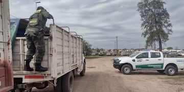 Se decomisó un total de 56.000 kilos de soja en infracción a los Artículos 292 y 296 del Código Penal Argentino.