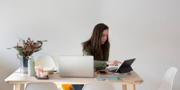 Qué empleo remoto pagan 61.992 dólares al año.