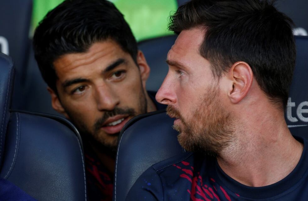 Lionel Messi y Luis Suárez compartieron pileta y tragos bajo el sol de Ibiza