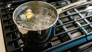 ¿Fría o caliente? Cuál es la mejor manera de hervir los alimentos y que el agua tenga sabor