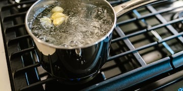 ¿Fría o caliente? Cuál es la mejor manera de hervir los alimentos y que el agua tenga sabor