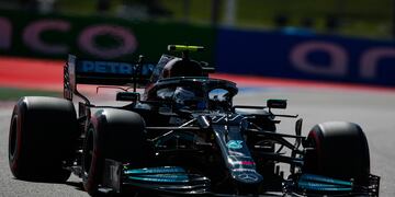 Bottas (Mercedes), el más rápido del viernes en Rusia.