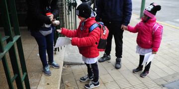 Millones de alumnos regresaron a clases presenciales en provincia de Buenos Aires tras las vacaciones de invierno.