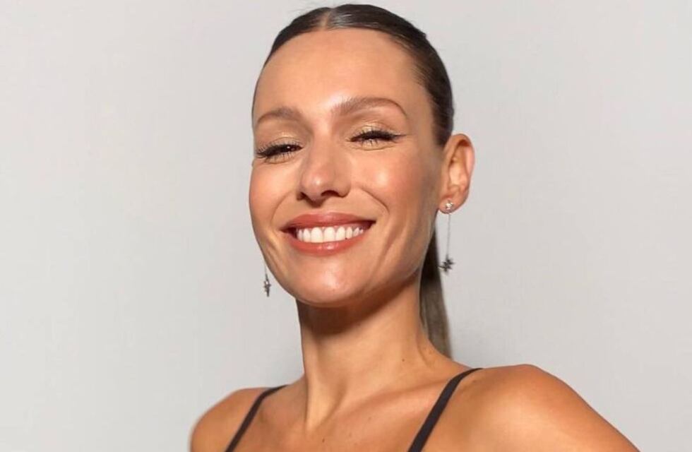 Pampita encandiló Instagram con una prenda brillosa que la enamora