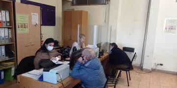 Continúa el operativo especial de la Municipalidad para ayudar a los vecinos a inscribirse y no perder los subsidios a la luz y el gas.