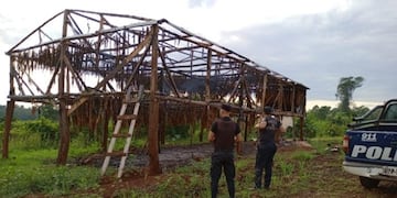 Incendio consumió un galpón de tabaco en Colonia Aurora.