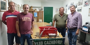 Club Cazadores donó a la Cooperativa Eléctrica de Claromecó un equipo de seguridad