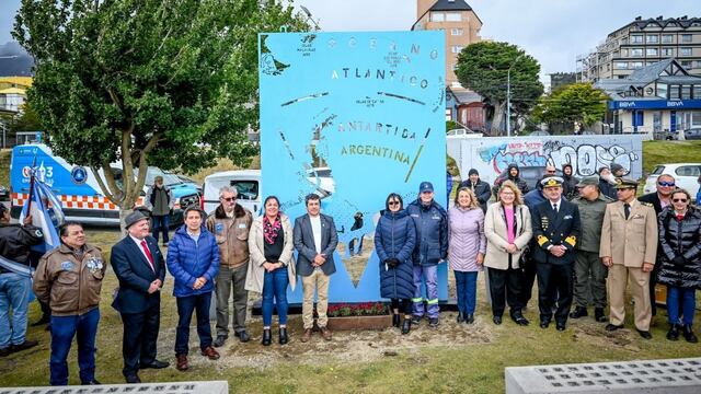 Inauguraron en Ushuaia el cartel del Sector Antártico Argentino
