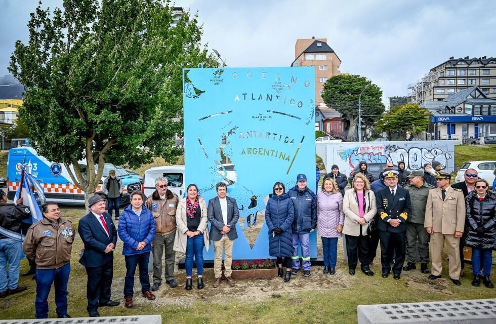 Inauguraron en Ushuaia el cartel del Sector Antártico Argentino