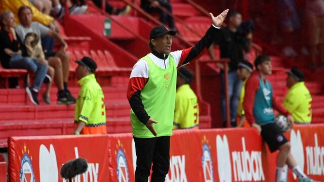 Pedro Troglio en el encuentro de Instituto ante Argentinos Juniors, por la jornada ocho del Torneo Apertura, con derrota (Fotobaires)