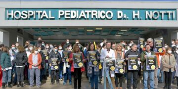 Anuncio de paro de la Salud. 
Desde Ampros la gremialista Claudia Iturbe y autoridades del Hospital Notti , anunciaron el paro para la semana que viene
Foto:  Orlando Pelichotti / Los Andes