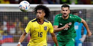 Disputando un partido con Ecuador.