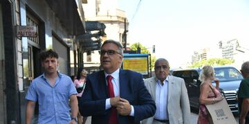 Martín Llaryora llegó a Buenos Aires, en oposición a al suba de retenciones por parte del Gobierno Nacional (La Voz).