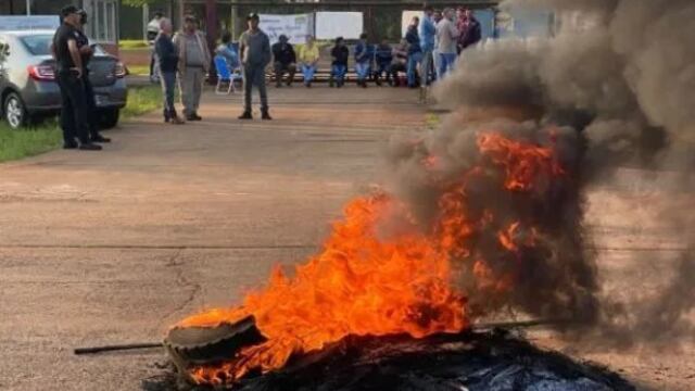 Conflicto laboral en la Cooperativa Citrícola de Leandro N. Alem: trabajadores exigen soluciones.