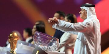 El sorteo del Mundial de Qatar 2022. Argentina entró en el Grupo C. (AP Photo/Hussein Sayed)