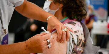 Los adultos mayores son uno de los grupos prioritarios al igual que en lo que respecta al COVID-19. (Gobierno de Santa Fe)