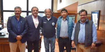 Fabián Tejerina, Alberto Bernis, Horacio Otero, Freddy Berdeja y Francisco Montes, en el despacho de Presidencia de la Legislatura de Jujuy.