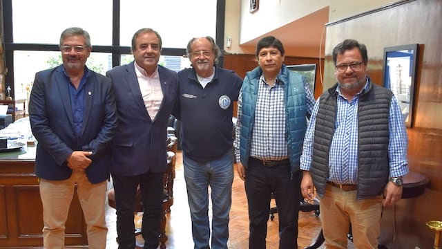 Fabián Tejerina, Alberto Bernis, Horacio Otero, Freddy Berdeja y Francisco Montes, en el despacho de Presidencia de la Legislatura de Jujuy.