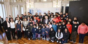 Con apoyo logístico de la Provincia, alumnos de Chasquivil y Ancajuli cumplieron el sueño de conocer la capital tucumana.