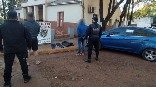 Dos jóvenes terminaron detenidos tras amenazas a otro con un arma de fuego.