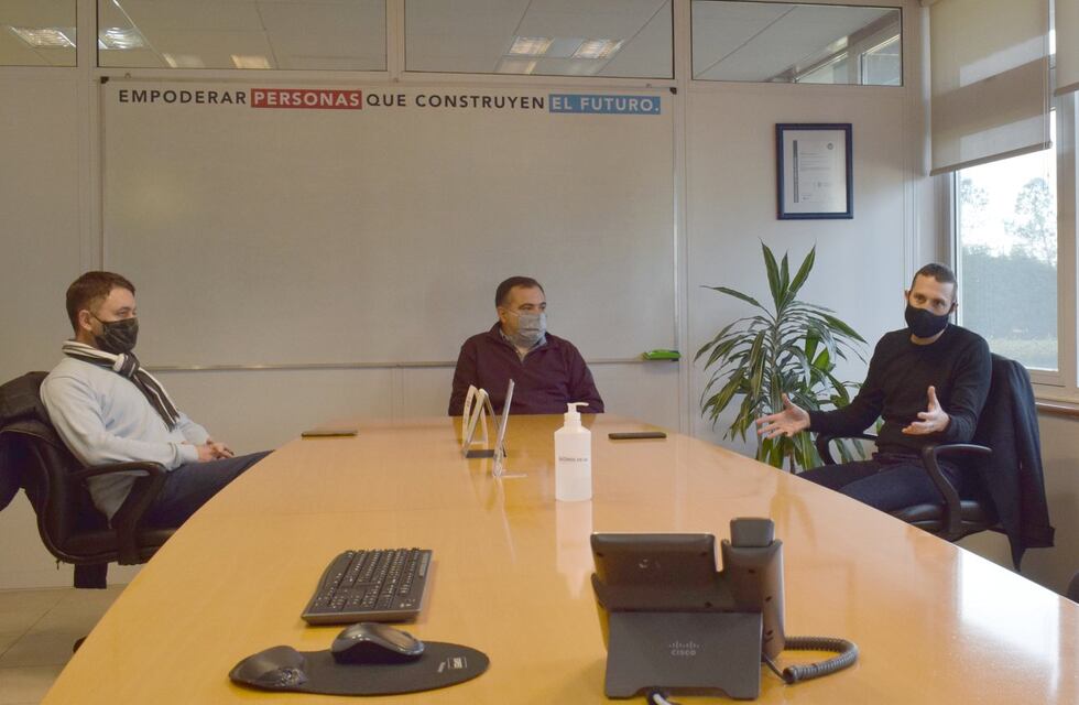 Se entregaron los equipos donados por Gerdau para el laboratorio de Pérez