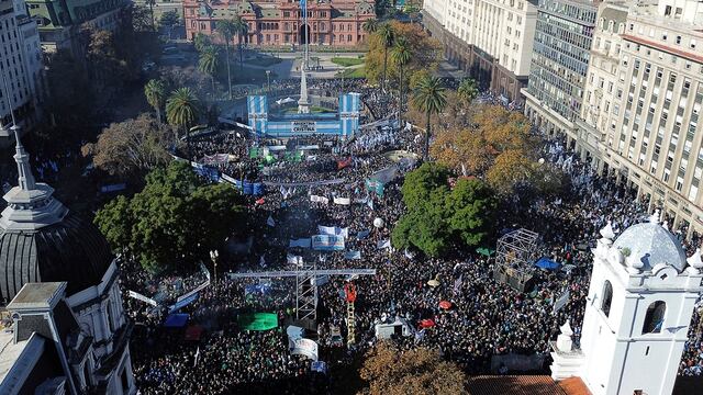 Una multitudinaria marcha a Plaza de Mayo ratificó la centralidad de Cristina Kirchner y marcó un grito “anti Milei”  (Foto AP/Rodrigo Abd)