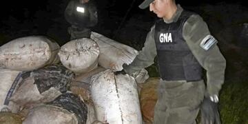 Puerto Esperanza: Gendarmería decomisó más de una tonelada de marihuana en zona fronteriza.