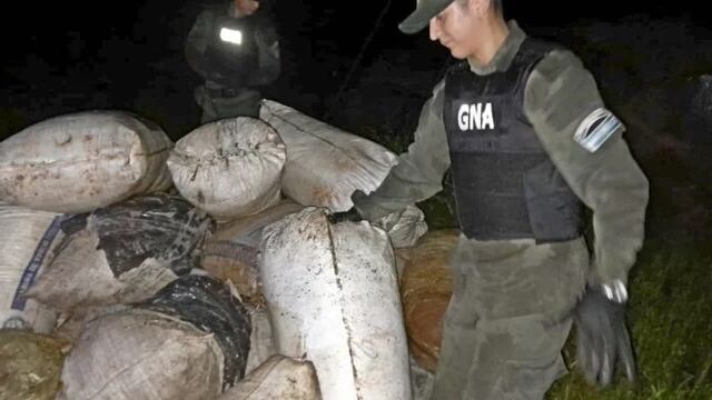 Puerto Esperanza: Gendarmería decomisó más de una tonelada de marihuana en zona fronteriza.