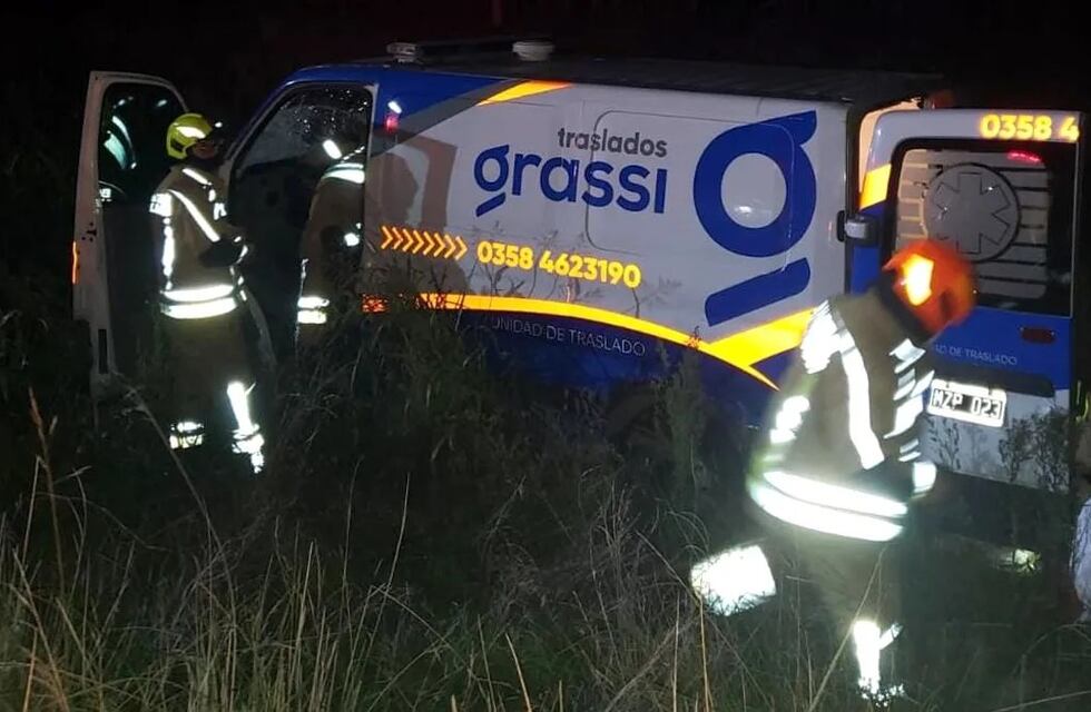 Sur de Córdoba: ambulancia chocó con un caballo suelto en Ruta E-86