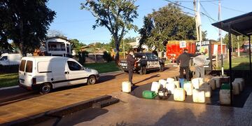 Transportaba combustible de contrabando en su vehículo y fue detenido.