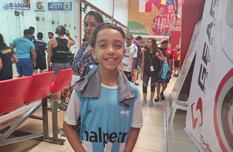 Pequeño prodigio del raquetbol argentino hace historia en el Campeonato Mundial