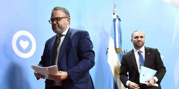 Matías Kulfas (i), ministro de Desarrollo Productivo, junto a Martín Guzmán, ministro de Hacienda. (Presidencia)