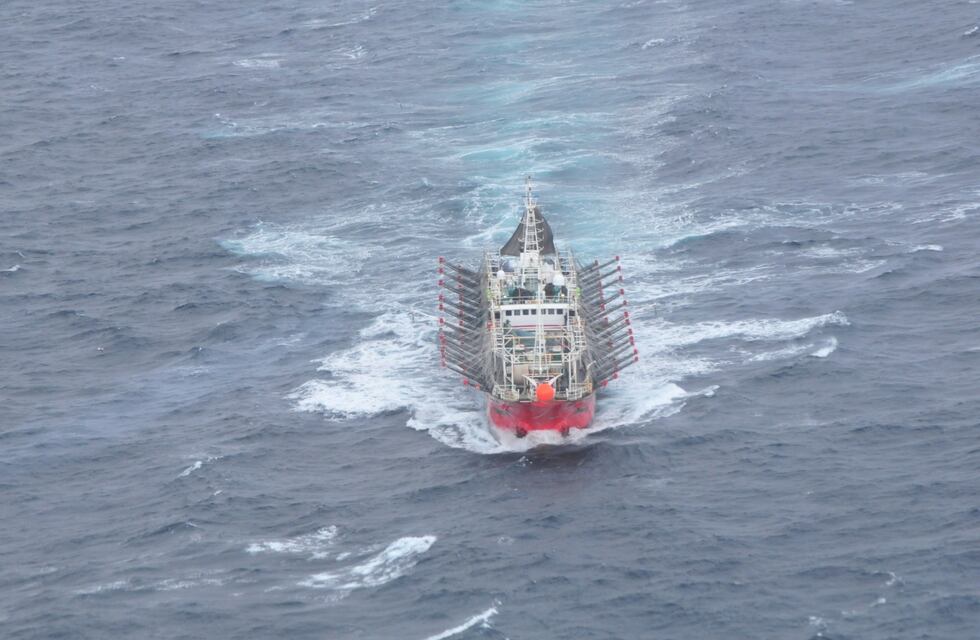 El impresionante rescate aéreo en Chubut: un marinero tuvo que ser trasladado de urgencia por apendicitis