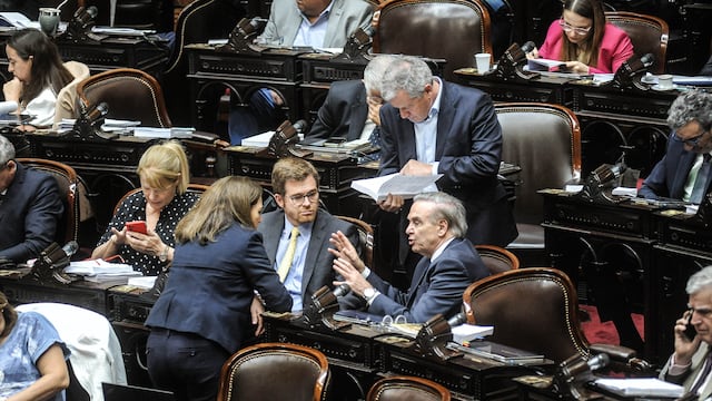 Un diputado de Córdoba está envuelto en una polémica por el registro del automotor.