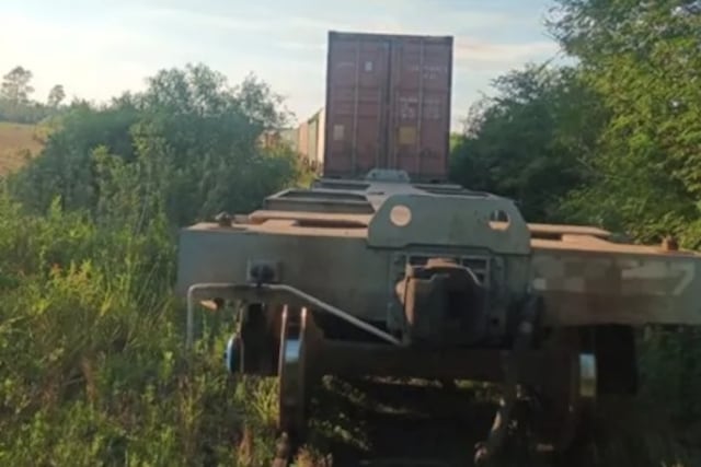 Descarriló un tren de carga con cemento en Apóstoles: no hubo heridos.