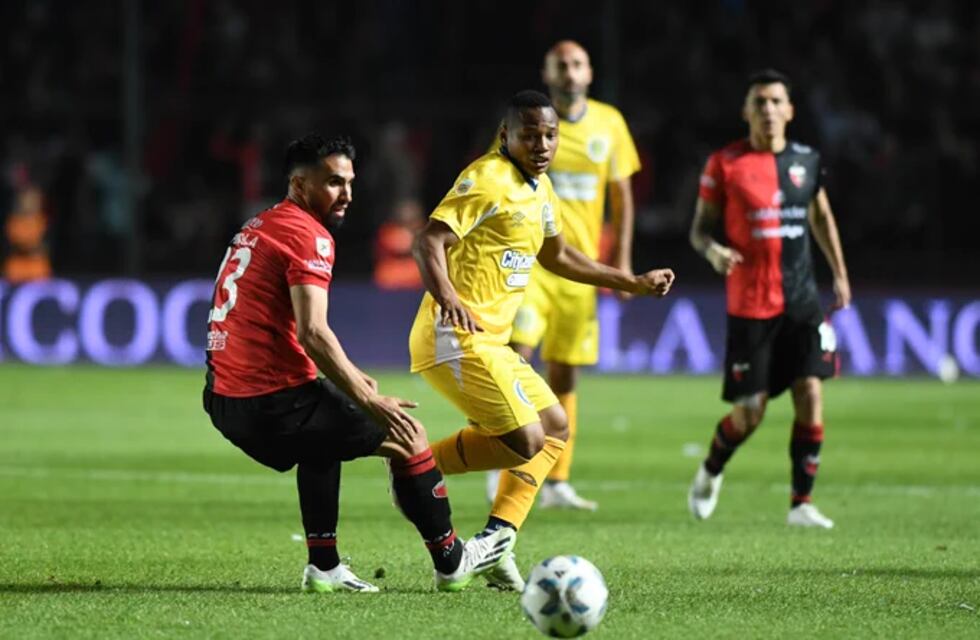 No puede de visitante: Rosario Central jugó con uno menos y perdió contra Colón