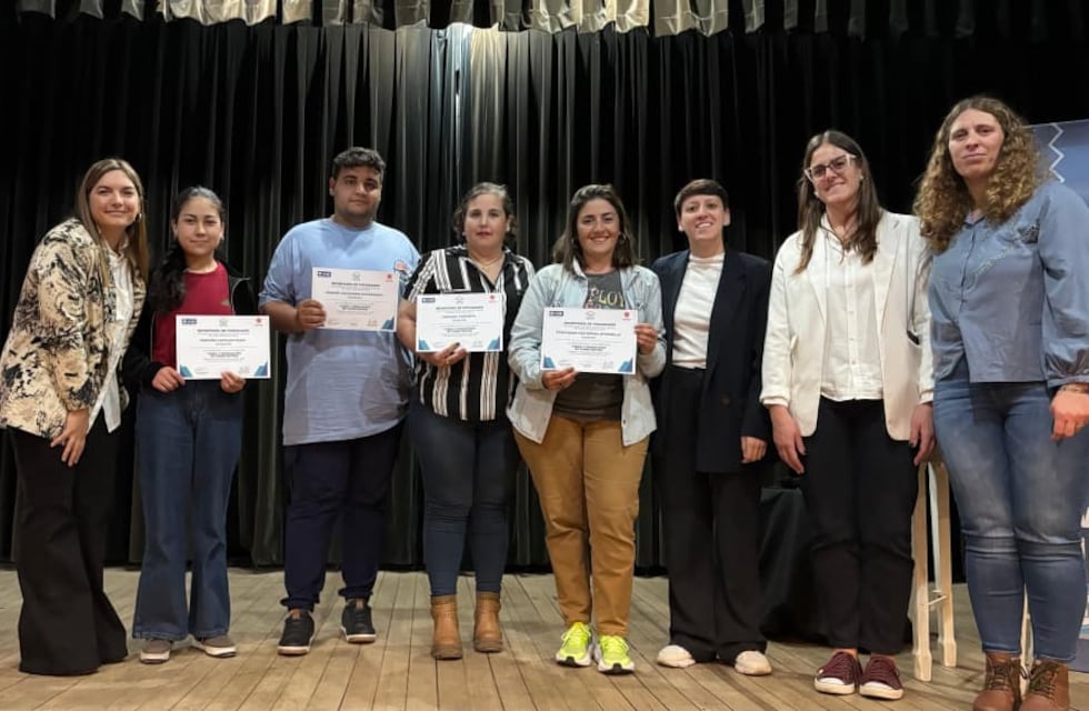 Gonzales Chaves: Se entregaron los certificados de la Diplomatura en Faena y Producción de Carne Bovina