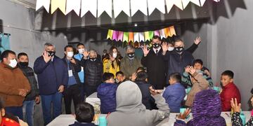 El vicegobernador visitó la fundación Felices los Niños en Lules.